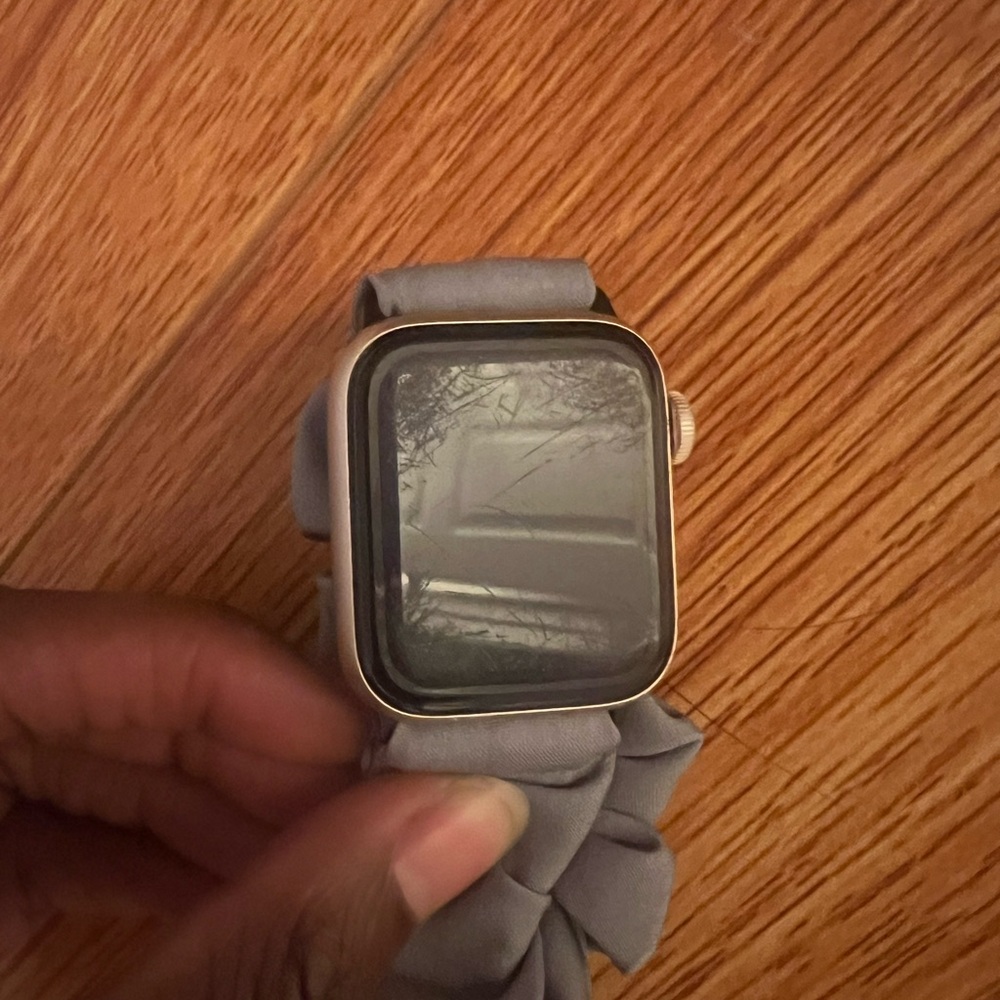 40mm  Gold Apple Watch Series 6 with GPS + Cellular Plus Scrunchie Band